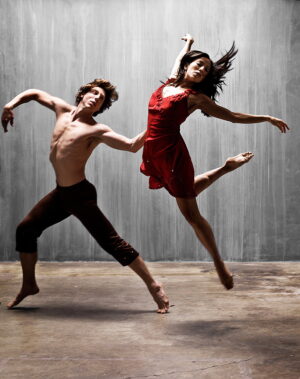 Established production company is seeking Trained Male and Female Dancers  – Florida