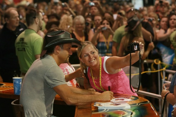 CMA Fest promo models wanted in Nashville