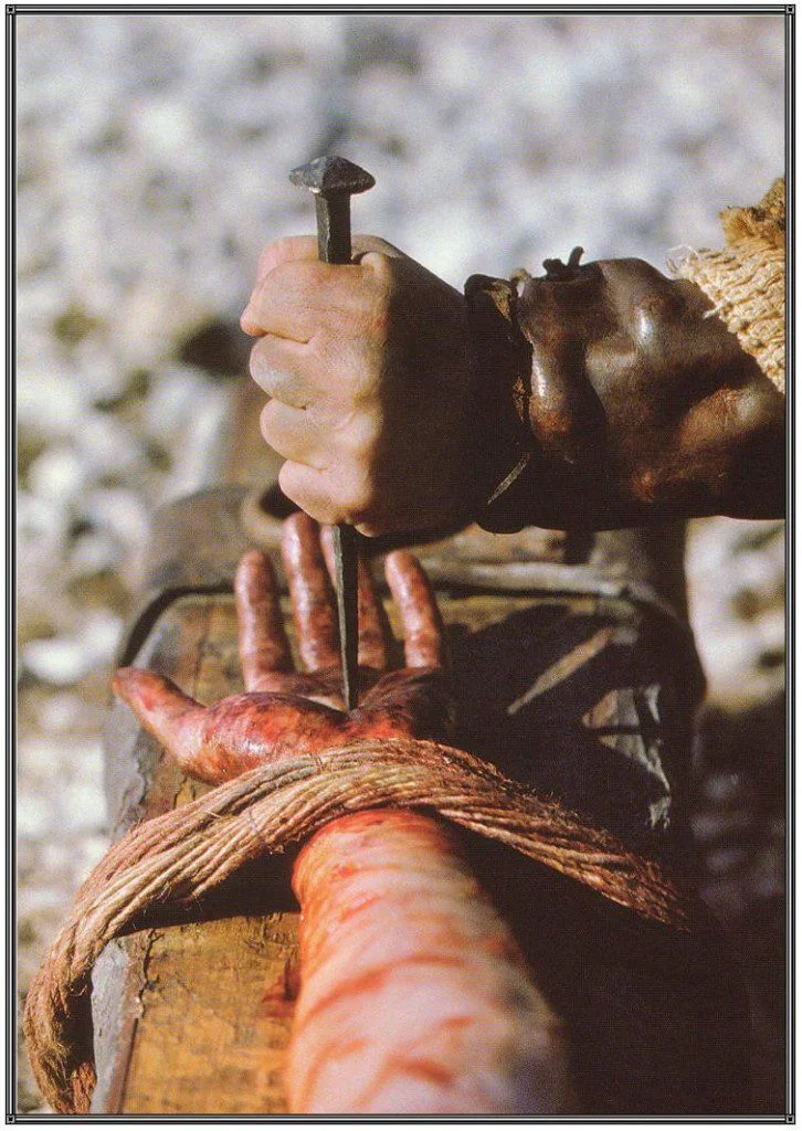 wpid-file_passionmovie_nailhand